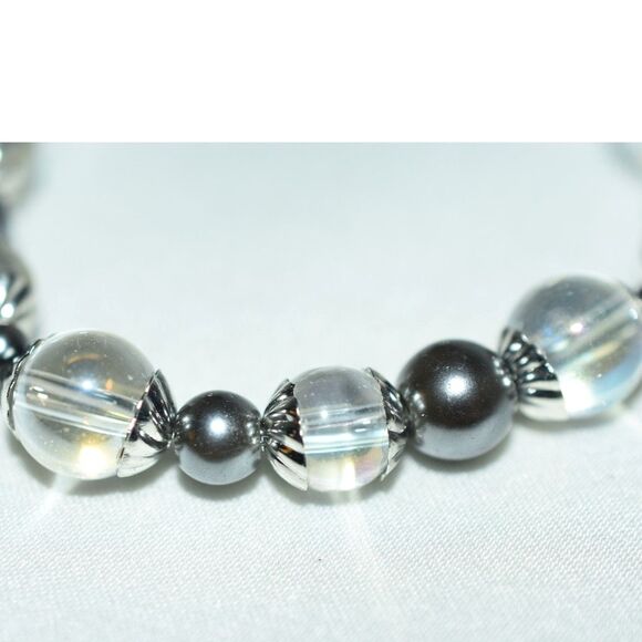 NWOT Dreamy Sparkling Gray/Clear Beaded Silver Tone 5" Party Glam Boho Bracelet - Picture 3 of 3